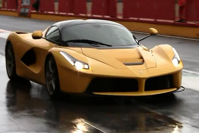 Žluté Ferrari LaFerrari se v rámci prezentace prohnalo po okruhu Mugello (video)