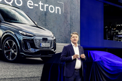 Zisky Audi se dramaticky propadly, prodeje na jeho největším trhu též, volných peněz ubývá. A firma se přesto tváří, že se nic neděje