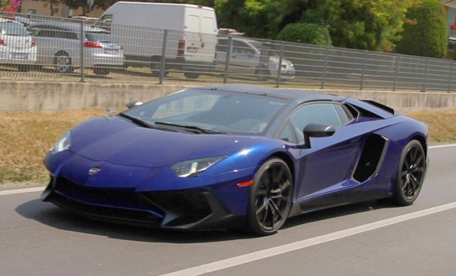 Lamborghini Aventador SV Roadster nafoceno s drobným maskování, teď už je to opravdu ono