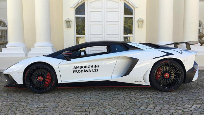 Zákazník žaluje Lamborghini, i když mu auto dodalo. Důvody jsou ještě bizarnější