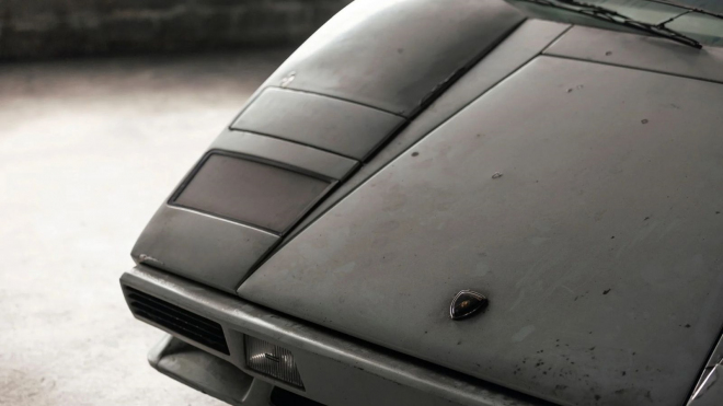 Nejslavnější Lamborghini Countach bylo po 20 letech nalezeno pod nánosy prachu, přesně v tom stavu je na prodej