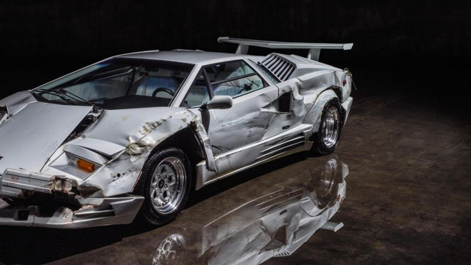 Teď máte šanci koupit si zbořené Lambo Vlka z Wall Streetu, stát bude víc než nepoškozený kus