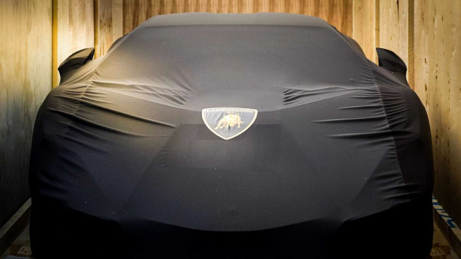 Lamborghini rozjelo dodávky své speciality za 44 milionů, kupce překvapilo už balením