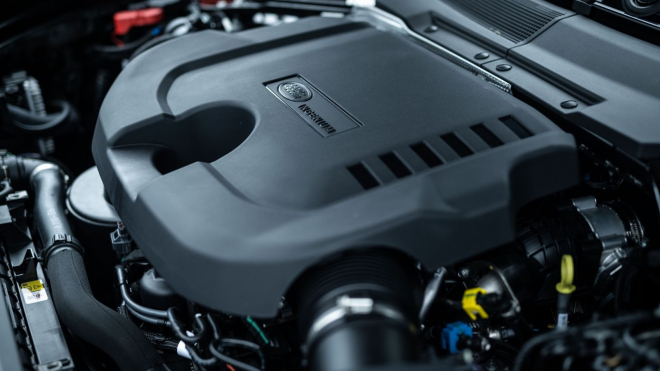 Land Rover asi zapomněl, kým je a jaký se píše rok. Představil nový 350koňový diesel a osmiválec nahrazující motor V6