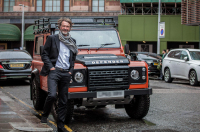 Land Rover Defender se přece jen může vrátit. Ratcliffe o něj stojí a nedá se odbýt