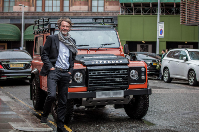 Land Rover Defender se přece jen může vrátit. Ratcliffe o něj stojí a nedá se odbýt