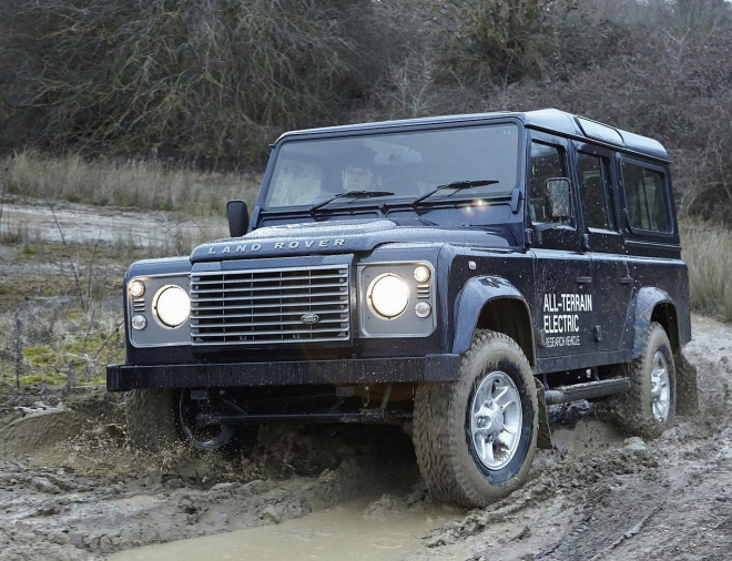 Land Rover Defender Electric: když se na stará kolena dočkáte pohonu elektřinou