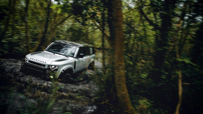 Policie objevila les plný ukradených Land Roverů, byla v něm víc než polovina loni odcizených aut