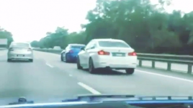 Řidič BMW se lepil na zadek Nissanu Skyline GT-R. Dostal úsměvnou lekci