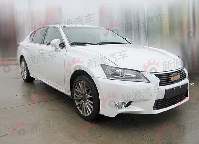 Nový Lexus GS 2012 nafocen zcela bez maskování