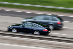 Rychlostně neomezené dálnice se objeví v dalším státě, ruší limity po vzoru německých Autobahnů