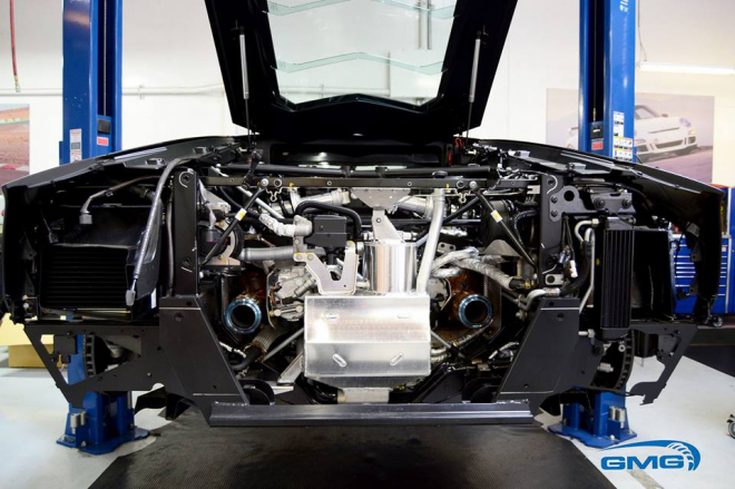 Podívejte se pod sukně Lamborghini Aventador, už jeho výfuky jsou působivé