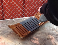 Laserový odstraňovač rzi je úžasně efektivní, zní jako světelný meč