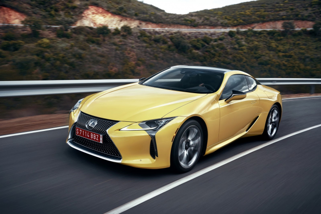 Lexus LC se ukázal na pořádných fotkách, prý kombinuje luxus s řidičskou potěchou