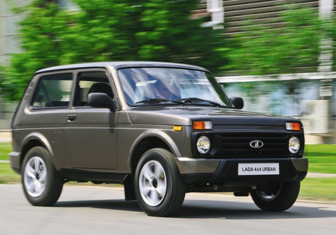 Lada 4x4 Urban: inovovaná Niva má výbavy na rozdávání, klesla však k zemi