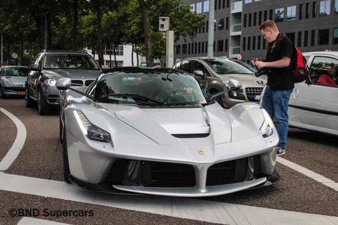 Lewis Hamilton si koupil LaFerrari, prý už je tak ve spojení s Ferrari