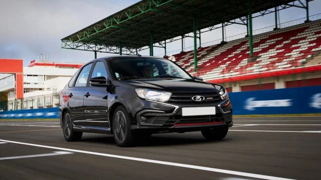 Lada ukázala svůj nový sportovní model. Je to tak trochu sankční bída, na druhou stranu je levná
