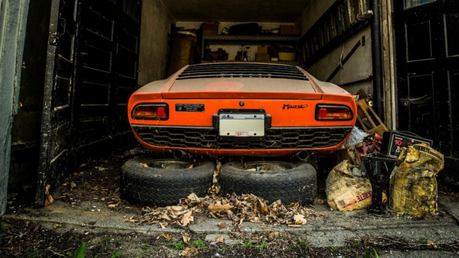 V garáži objevili 25 let stojící Lamborghini Miura. Teď zase jezdí, v původním stavu