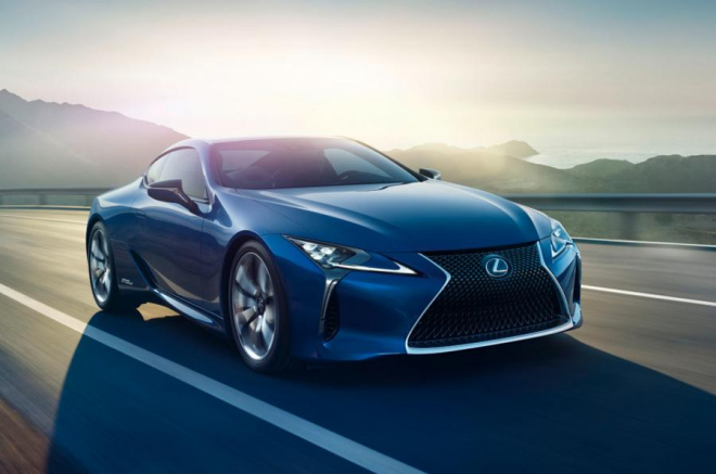 Lexus LC 500h je hybridní verze půvabného kupé, růžky vystrčila už před Ženevou