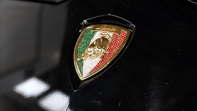 Logo Lamborghini za skoro 1 milion Kč posouvá smysl krádeží znáčků aut na novou úroveň