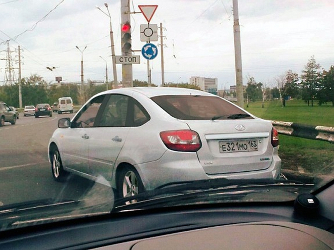 Lada Granta liftback: druhá karosářská verze nafocena bez kamufláže, výroba se rozbíhá