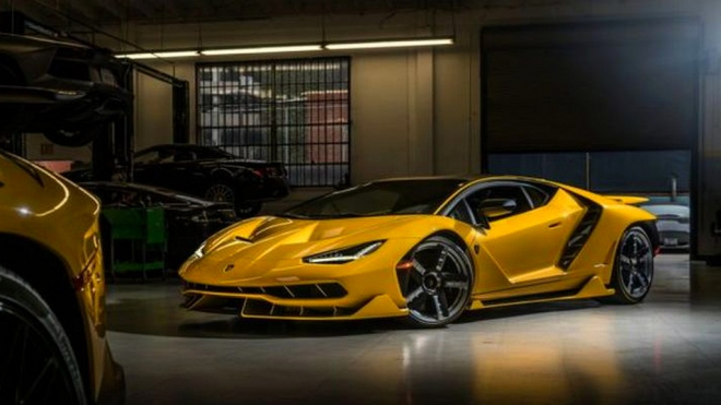Jedno z nejvzácnějších Lamborghini musí neplánovaně do servisu. Důvod je bizarní