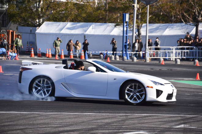 Lexus LFA Roadster se překvapivě ukázal v Tokiu, máme fotky i detaily