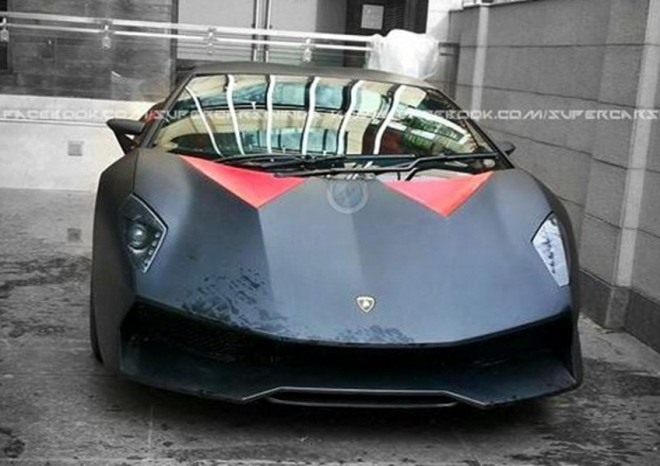 Replika Lamborghini Sesto Elemento z Indie je od originálu téměř k nerozeznání