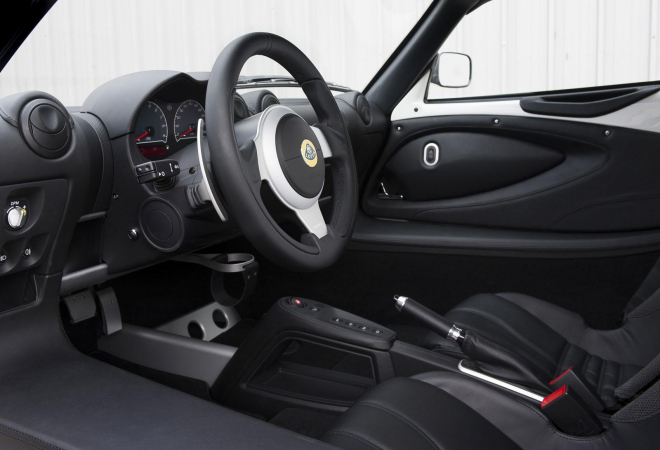 Lotus Exige S 2015 je k mání také s automatem, podražil o 60 tisíc Kč