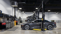 Nadšenec si koupil elektromobil od začínající automobilky a poznává, co to je. Z její „skvělé péče” má dnes noční můry