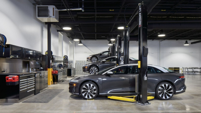Nadšenec si koupil elektromobil od začínající automobilky a poznává, co to je. Z její „skvělé péče” má dnes noční můry