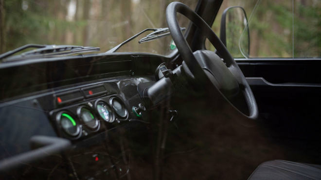 Češi předělali drsný ruský offroad na elektrický pohon, místo Lovec si říká Sparťan