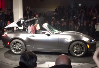 Mazda MX-5 RF pořádně ukázala pozoruhodný mechanismus skládání své střechy (video)