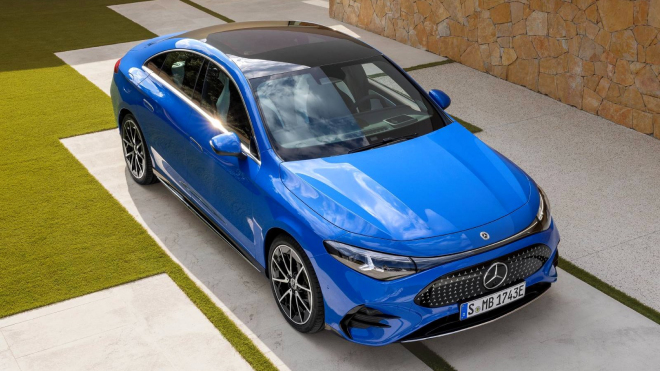 Mercedes začal prodávat nové základní CLA. S baterií odpovídající 15litrové nádrži je to neuvěřitelně předražená absurdita
