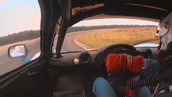 Takhle v roce 1996 krotil McLaren F1 GTR dnešní testovací jezdec Bugatti (video)