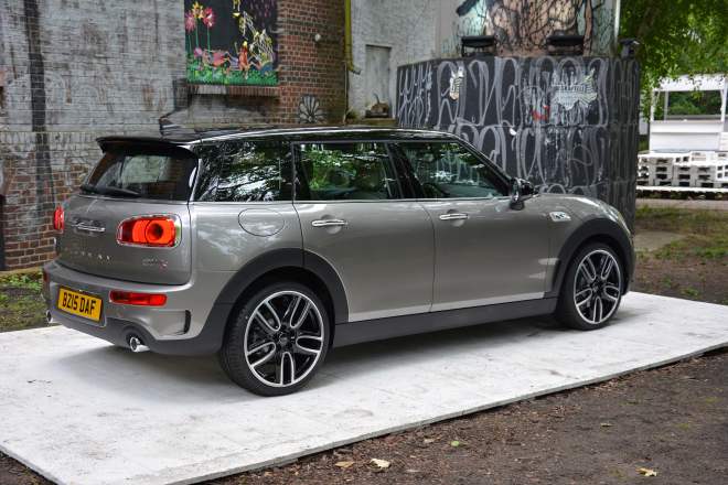 Mini Clubman 2016 oficiálně a naživo, je to vážně kus auta