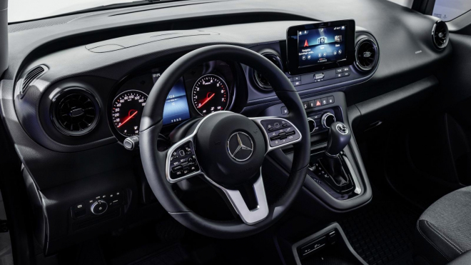 Mercedes začal prodávat svůj nejlevnější model, stojí jako základní Škoda Octavia