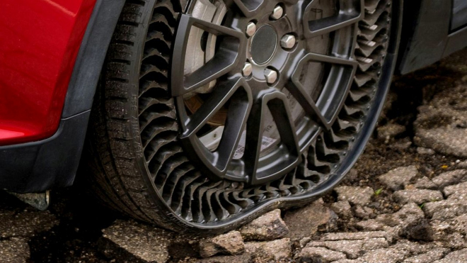 Revoluční pneu, které se nedofukují a nejde je „píchnout”, excelují v testech