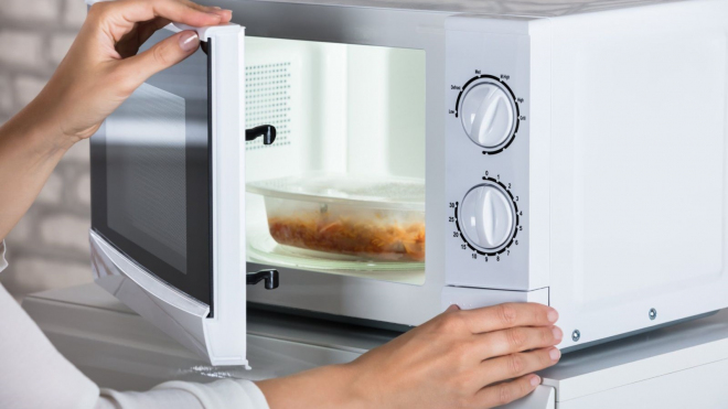 Jsou auta až takové zlo? Neuvěříte, o jaké emise se v EU starají jen mikrovlnky