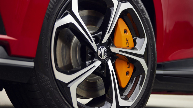 Levný čínský drtič iluzí majitelů Lamborghini má falešné brzdy, ze zákazníků to ale bude asi každému fuk