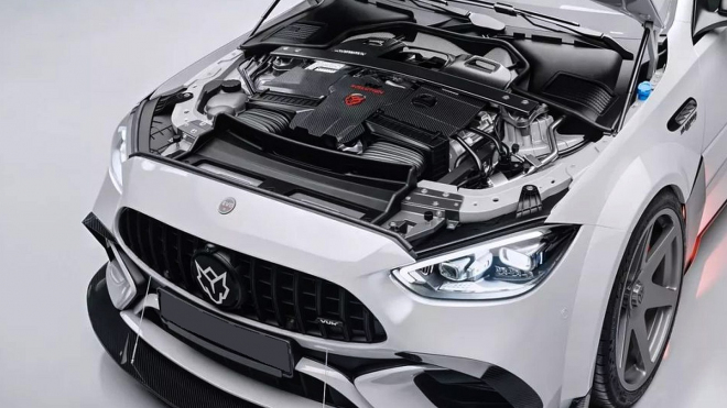 Firma ubalila další facku Mercedesu. Céčku dala motor V8, který se do něj prý &bdquo;nevejde&rdquo;, navíc připomíná ikonické EVO II