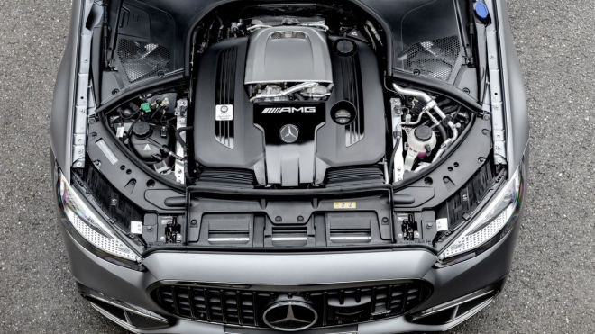 Mercedes představil novinku s pořádným motorem, je ale extrémně těžká a líp než dřív pojede jen chvíli