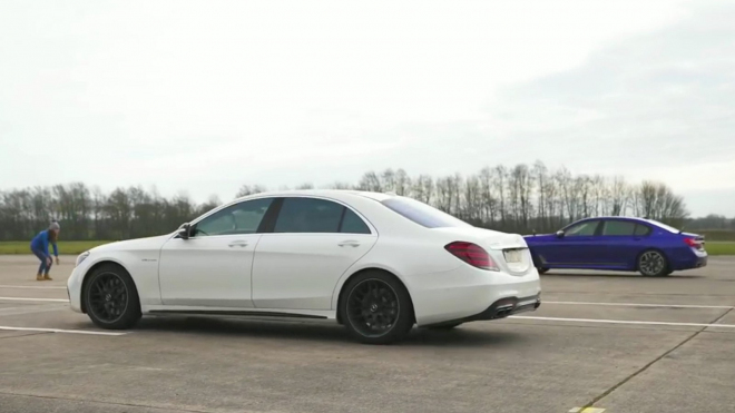 Supervýkonné luxusní sedany si to rozdaly ve sprintu. A jeho průběh vás asi překvapí