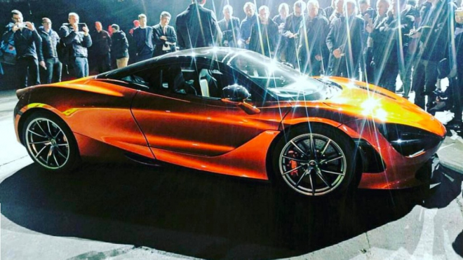Nový McLaren 720S nafocen nemaskovaný na privátní akci, dramatičností srší