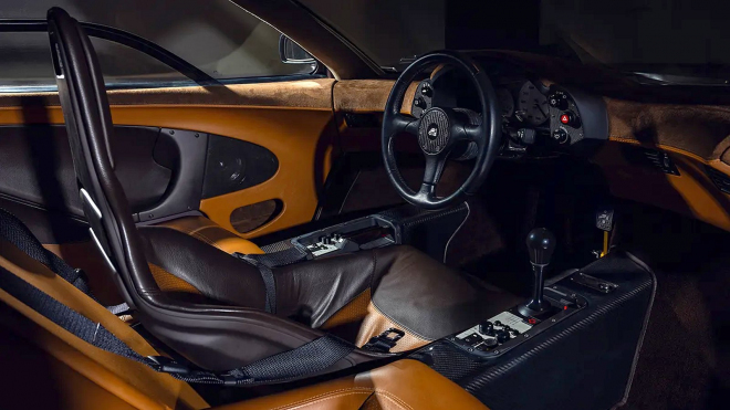 Někdo si za půl miliardy koupil možná nejkrásnější McLaren F1 a ujel s ním 23 km, teď ho prodává