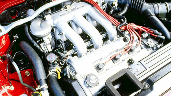 Než EU „nařídila” tříválce, dalo se koupit i tohle: motory 1,8 a 2,0 V6. A bylo to něco