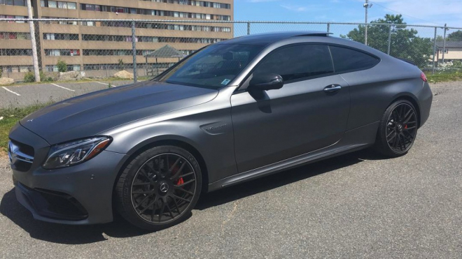 Mercedes dodal zákazníkovi toto kupé C 63 S od AMG, teď ho zoufale chce zpátky