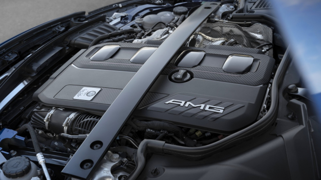 Ani Němci nechápou, proč Mercedes zničil ostré Céčko hybridním čtyřválcem, BMW ho v testu rozválcovalo