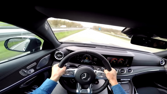 Jeden z nejrychlejších sedanů světa ukázal svou dynamiku, 288 km/h zvládne jako nic