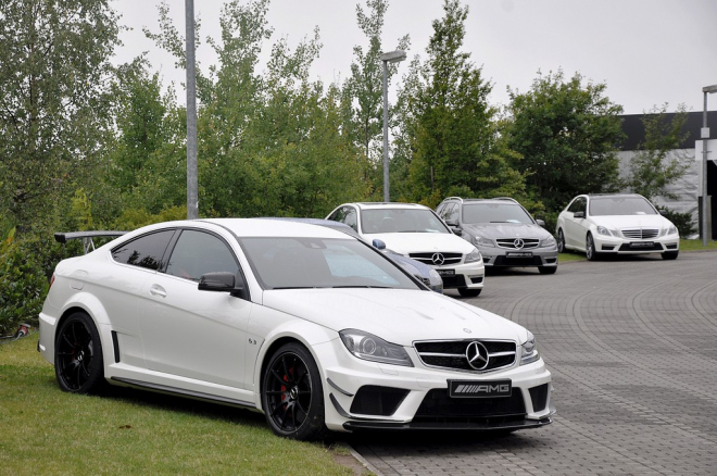 Mercedes C63 AMG Coupe Black Series nafocen s pakety Track a Aero (+ videa)